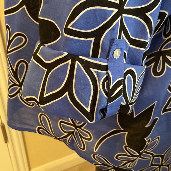 Sassy cotton top in beautiful blue with black & white floral designs. - Picture 5 of 7